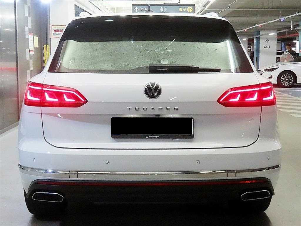 Volkswagen Touareg — photo 05