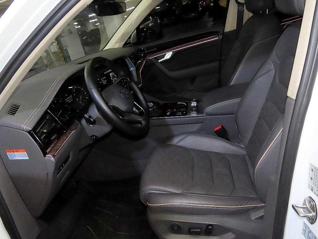 Volkswagen Touareg — photo 06