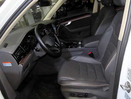 Volkswagen Touareg — photo 06