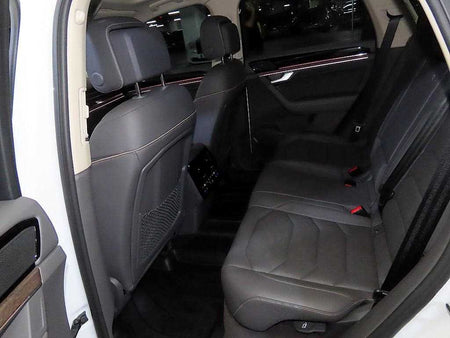 Volkswagen Touareg — photo 07