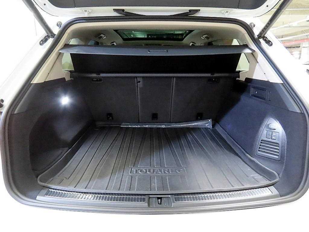Volkswagen Touareg — photo 16