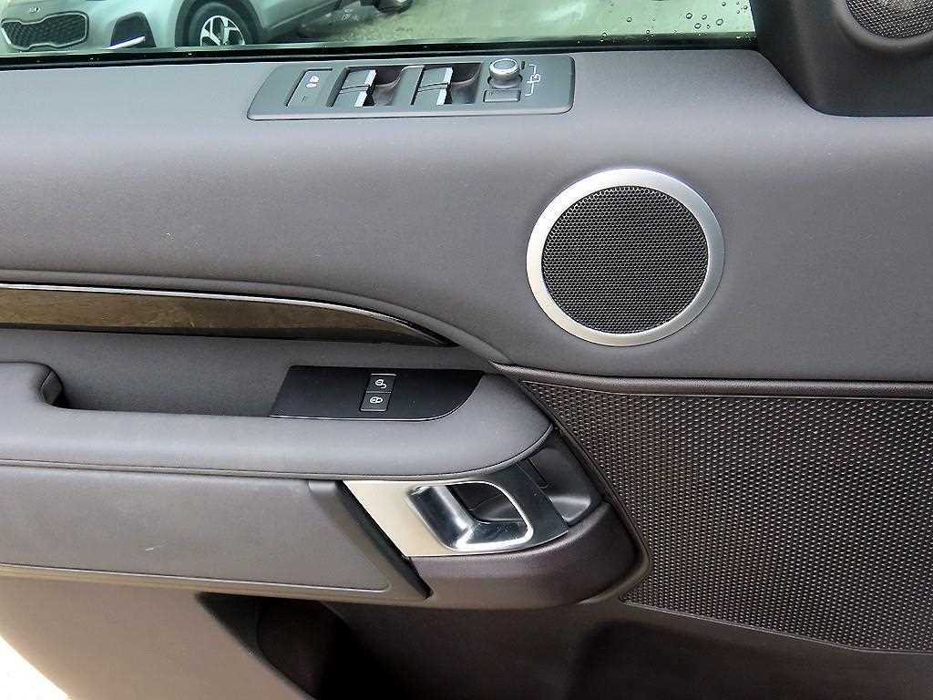 Land Rover Discovery — photo 12