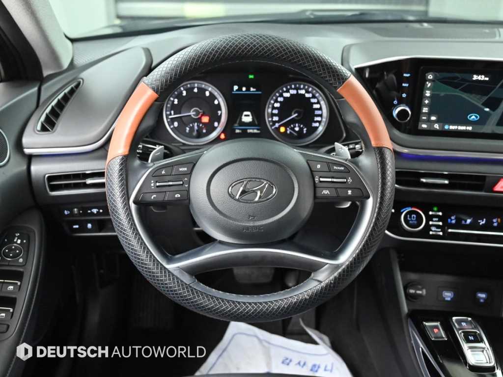 Hyundai Sonata — photo 13