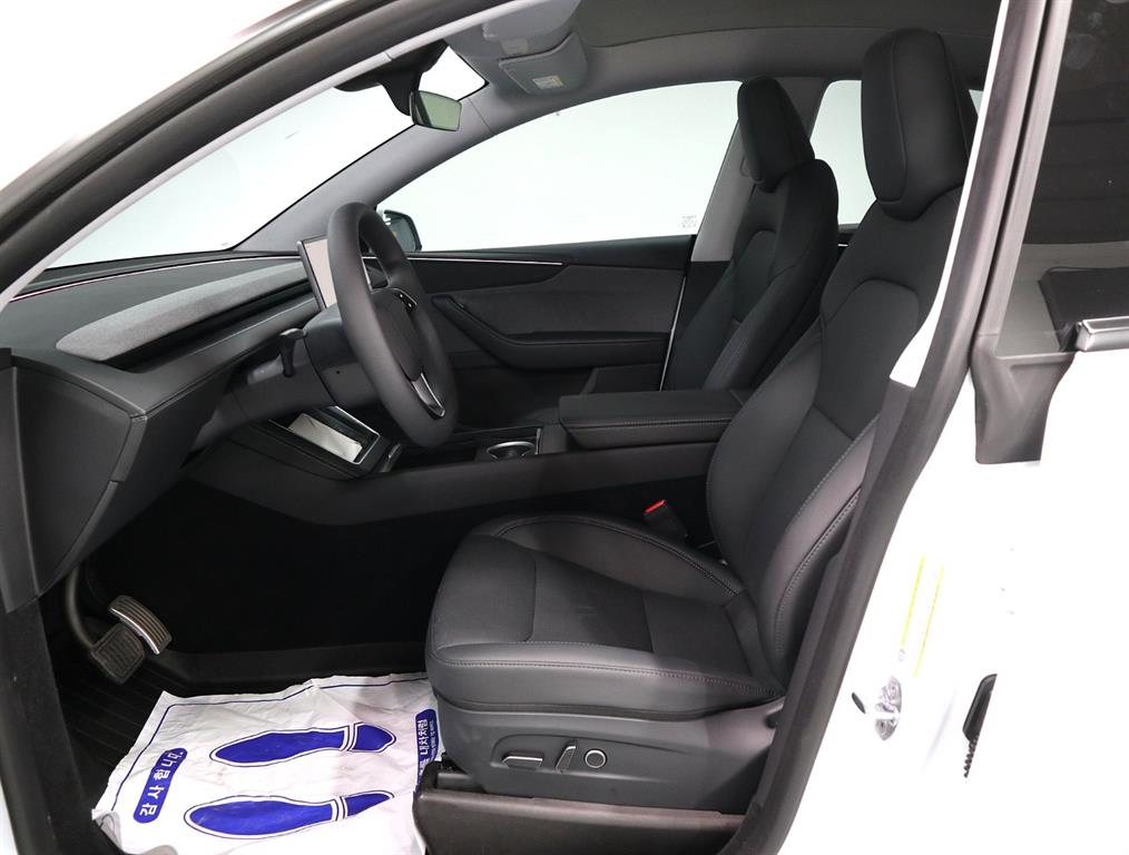 Tesla Model Y — photo 08