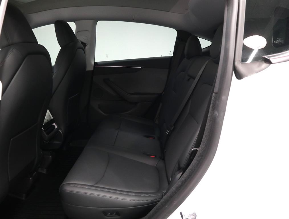 Tesla Model Y — photo 09