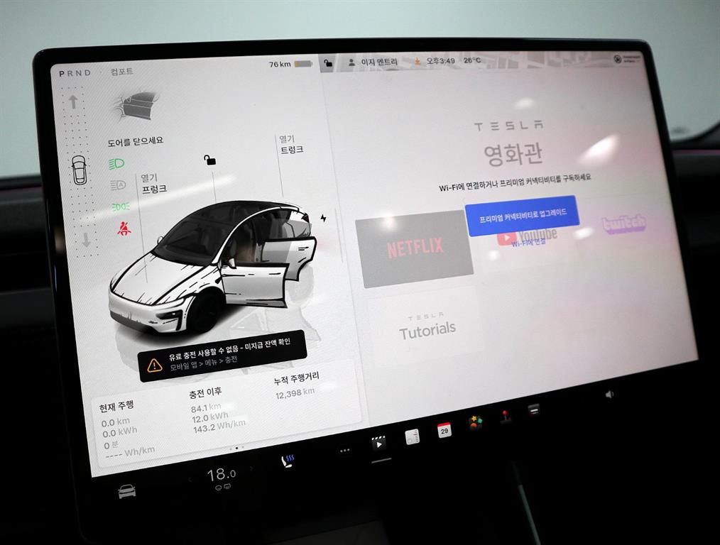 Tesla Model Y — photo 12