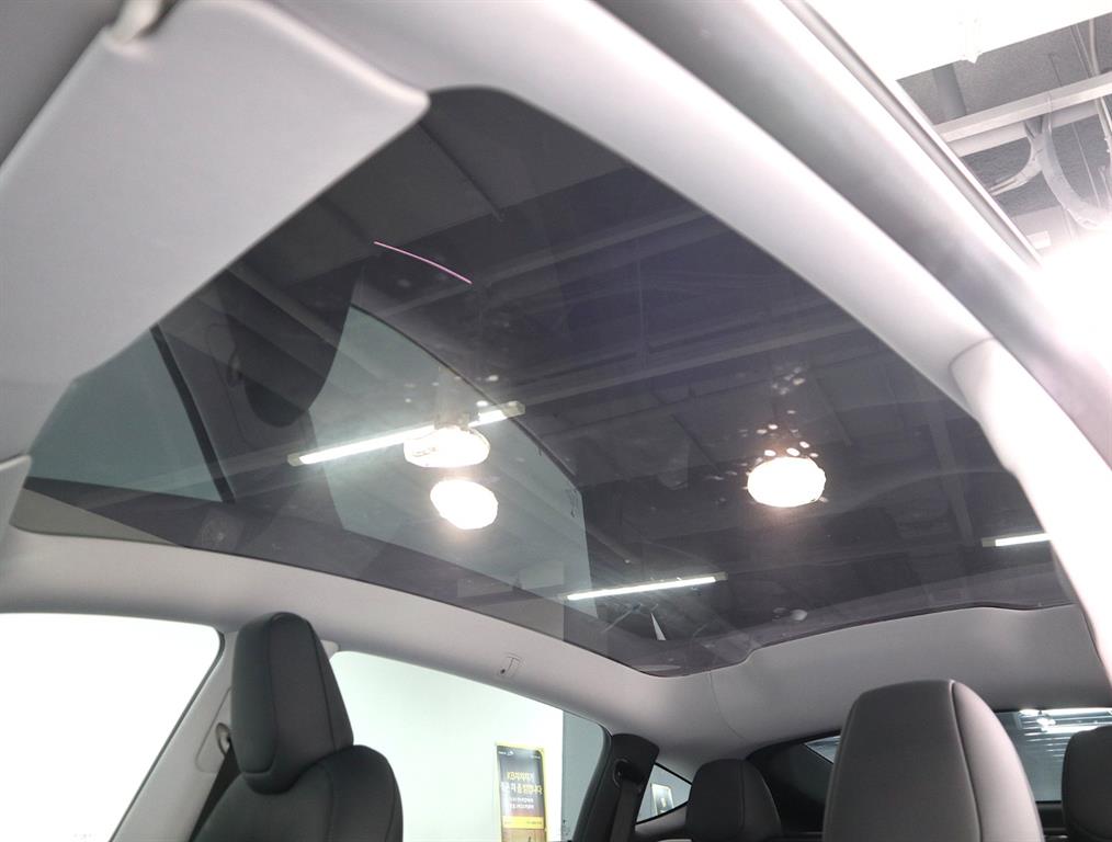 Tesla Model Y — photo 16