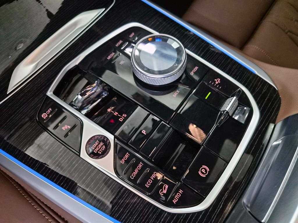 BMW X5 — photo 11