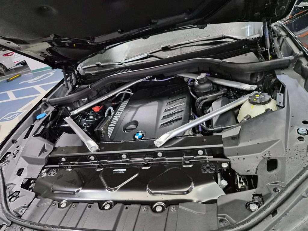 BMW X5 — photo 19