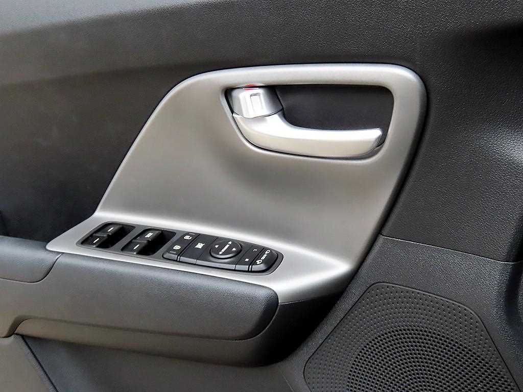 Kia Niro — photo 11