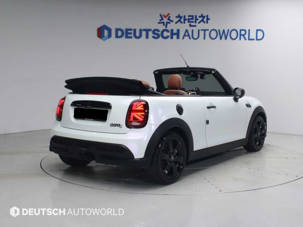 Mini Cooper Convertible — photo 02