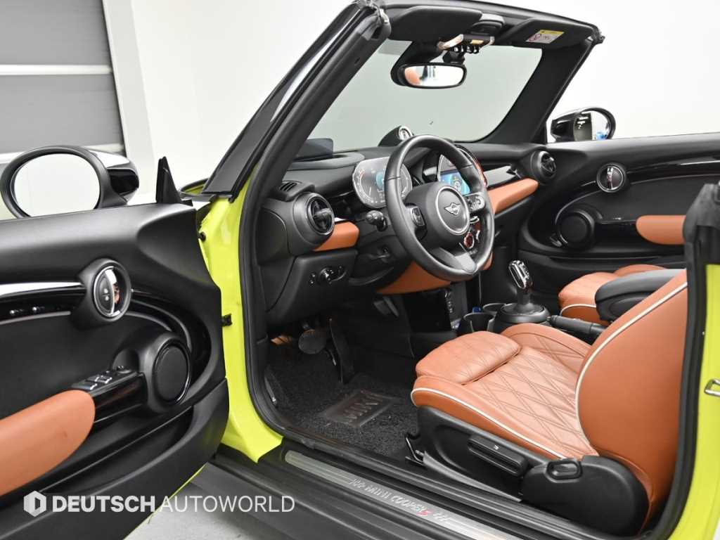 Mini Cooper Convertible — photo 11