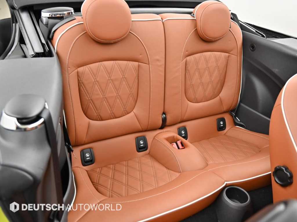 Mini Cooper Convertible — photo 12