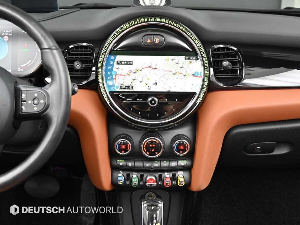 Mini Cooper Convertible — photo 14