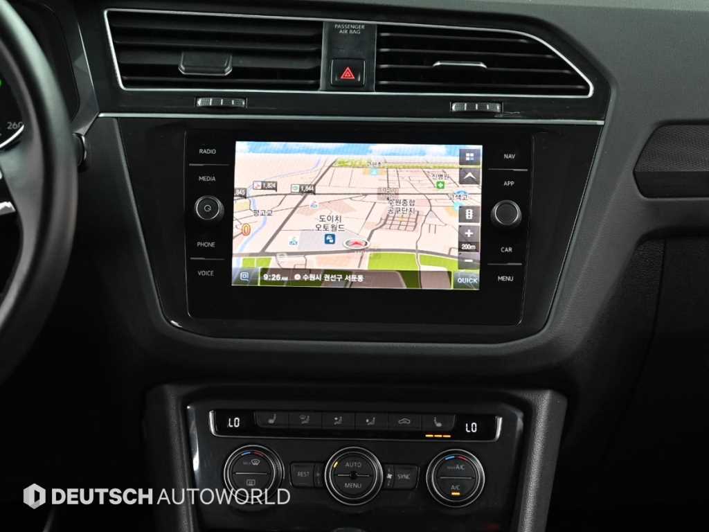 Volkswagen Tiguan — photo 14