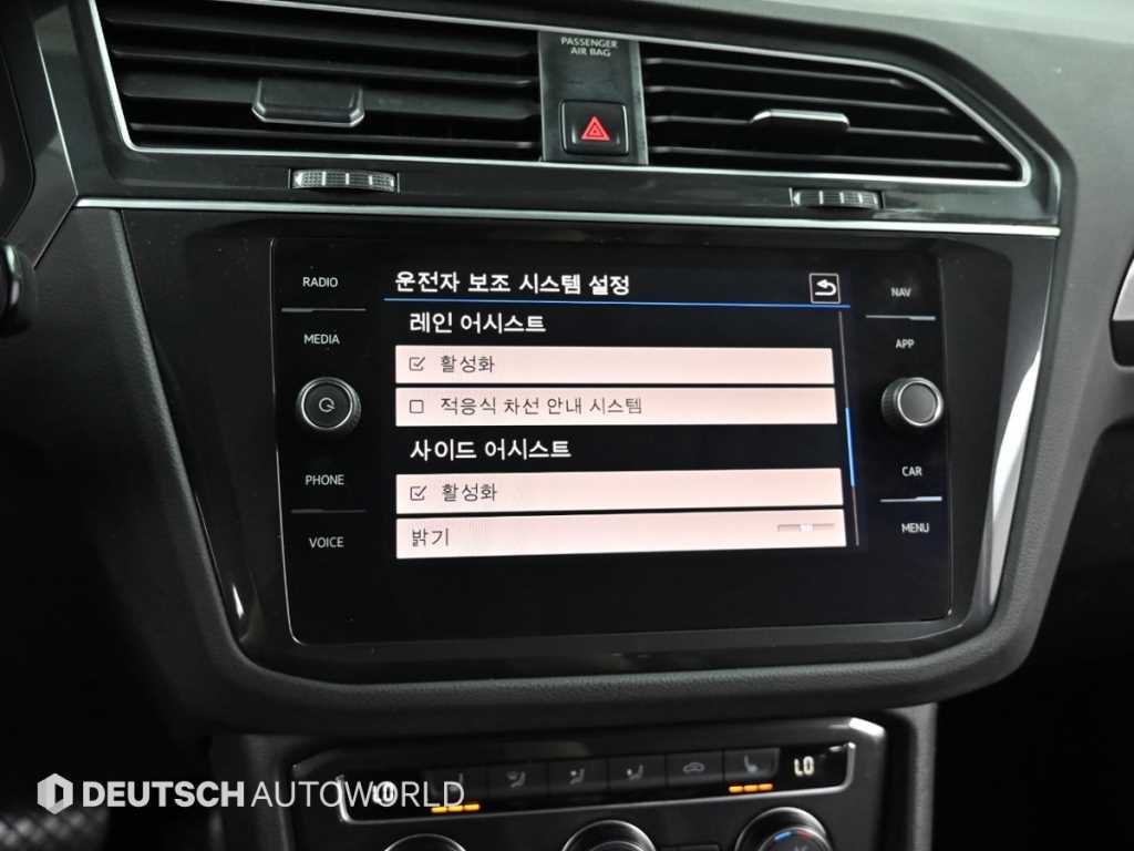 Volkswagen Tiguan — photo 17