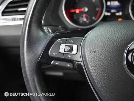 Volkswagen Tiguan — photo 18