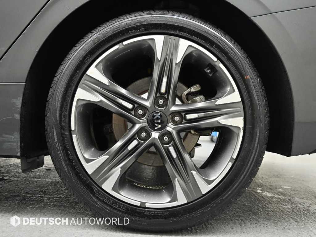 Kia K5 — photo 05