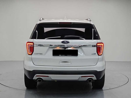 Ford Explorer — photo 03