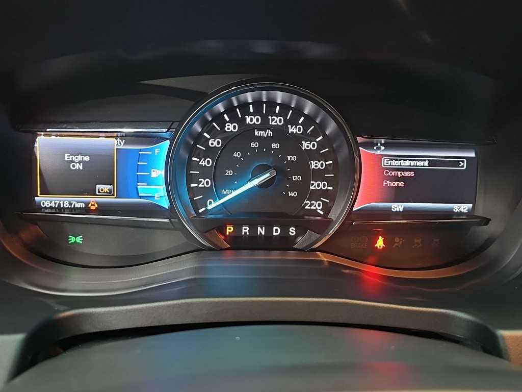 Ford Explorer — photo 06