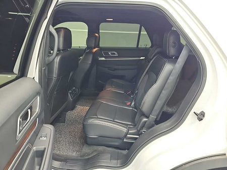 Ford Explorer — photo 12