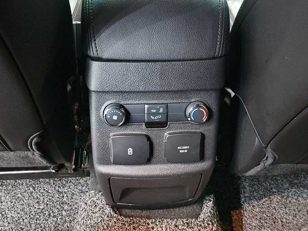 Ford Explorer — photo 13