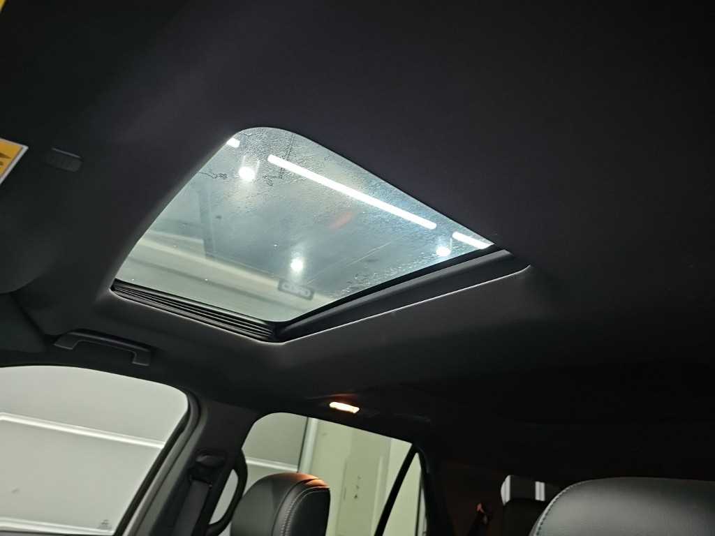 Ford Explorer — photo 14