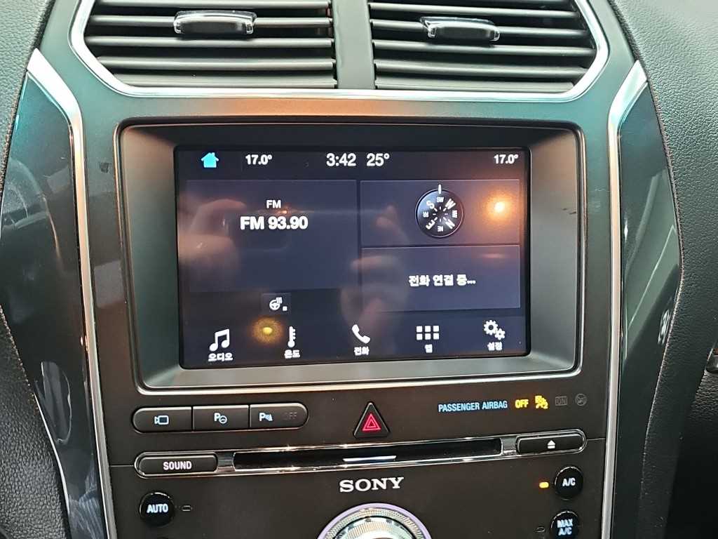 Ford Explorer — photo 15