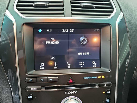 Ford Explorer — photo 15