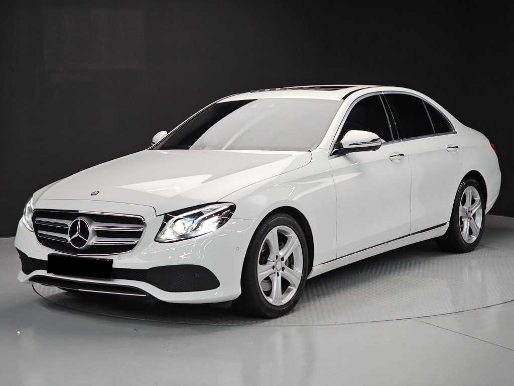 Mercedes-Benz E-Class — photo 01