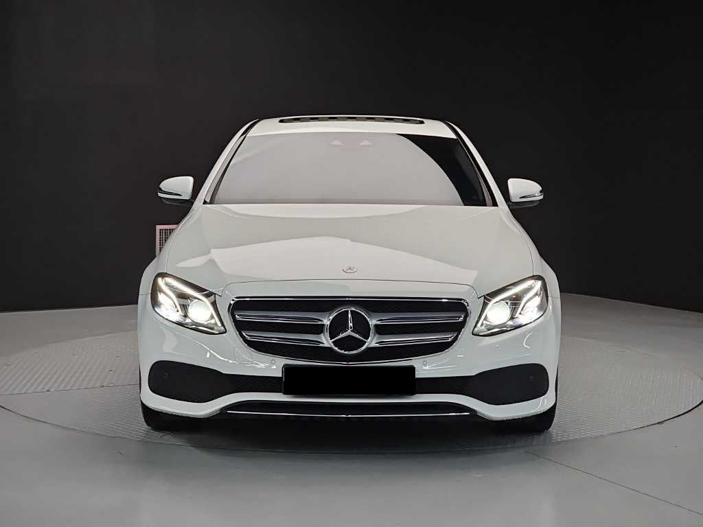 Mercedes-Benz E-Class — photo 02