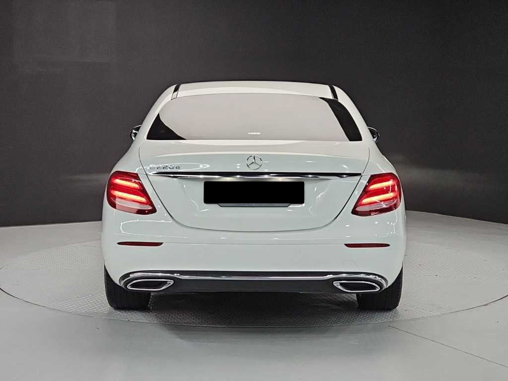 Mercedes-Benz E-Class — photo 03