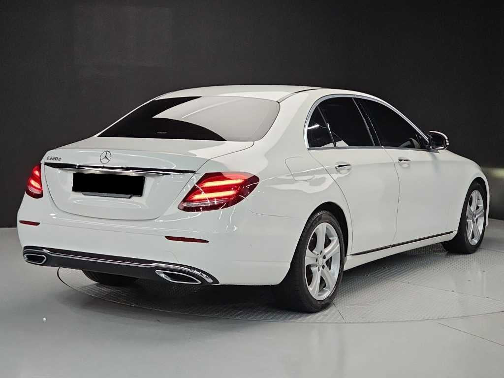 Mercedes-Benz E-Class — photo 04