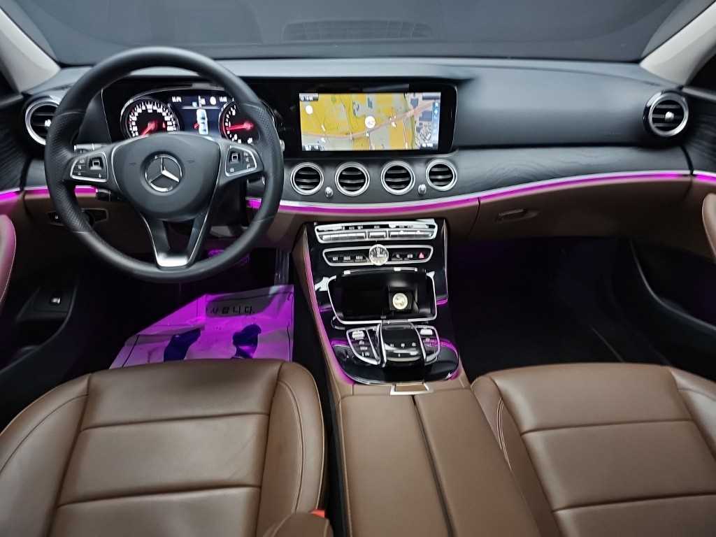 Mercedes-Benz E-Class — photo 07