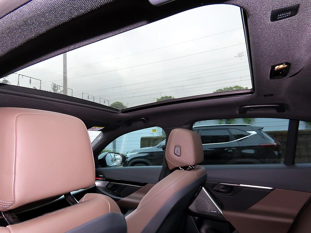 BMW 5-Series — photo 17