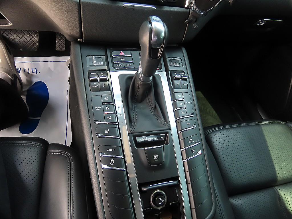 Porsche Macan — photo 10