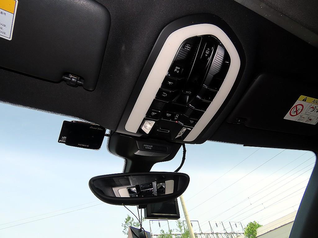 Porsche Macan — photo 13