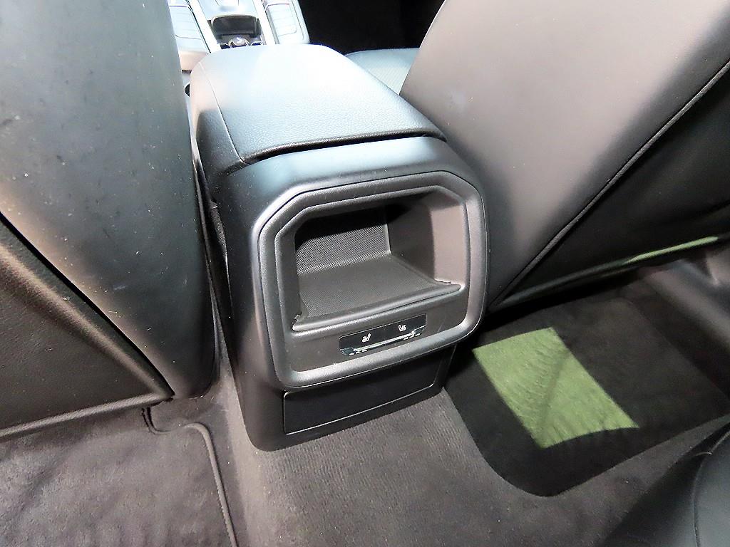 Porsche Macan — photo 15