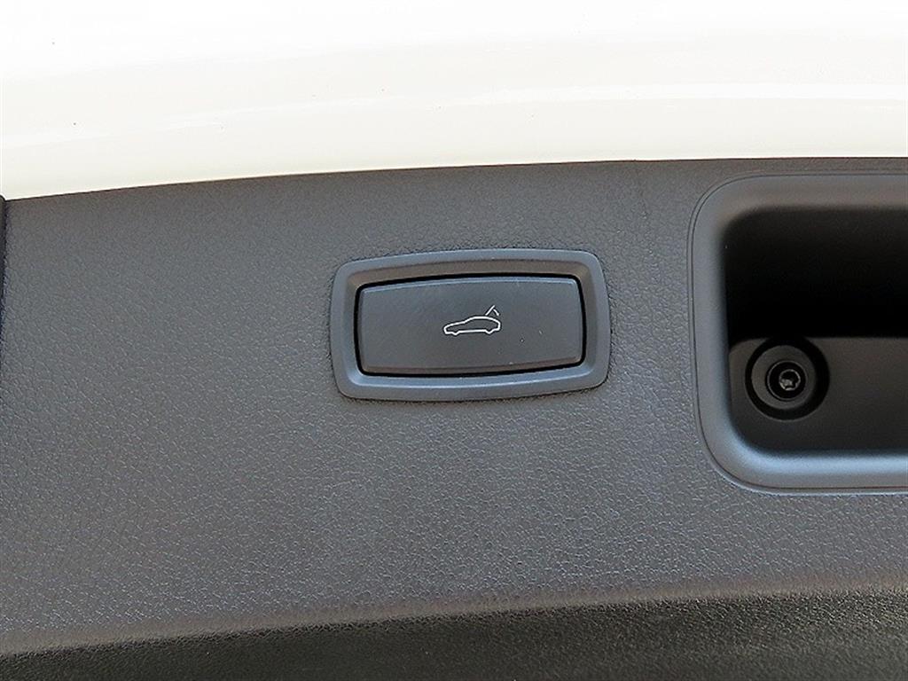 Porsche Macan — photo 16