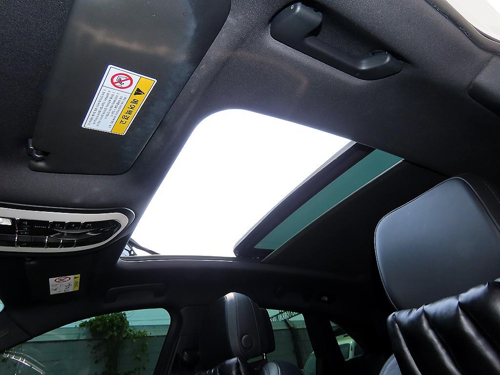 Porsche Macan — photo 17