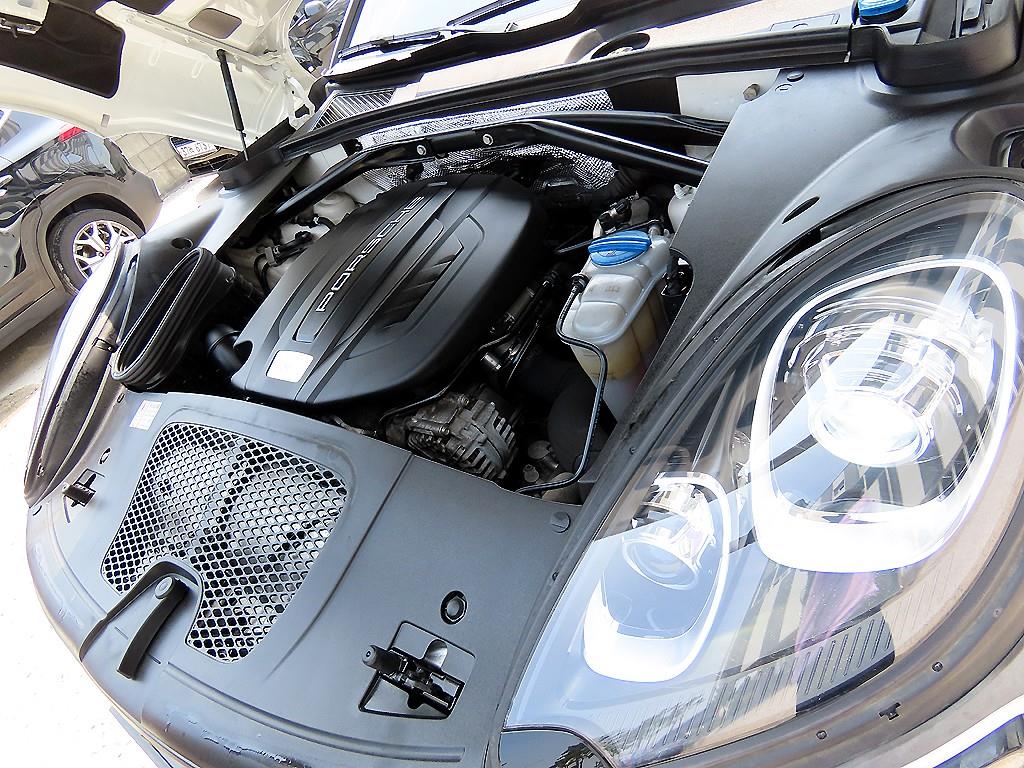 Porsche Macan — photo 19