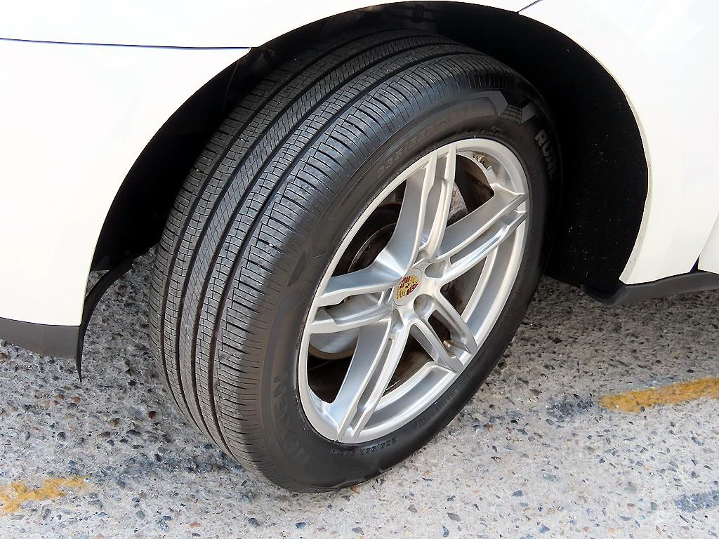 Porsche Macan — photo 20
