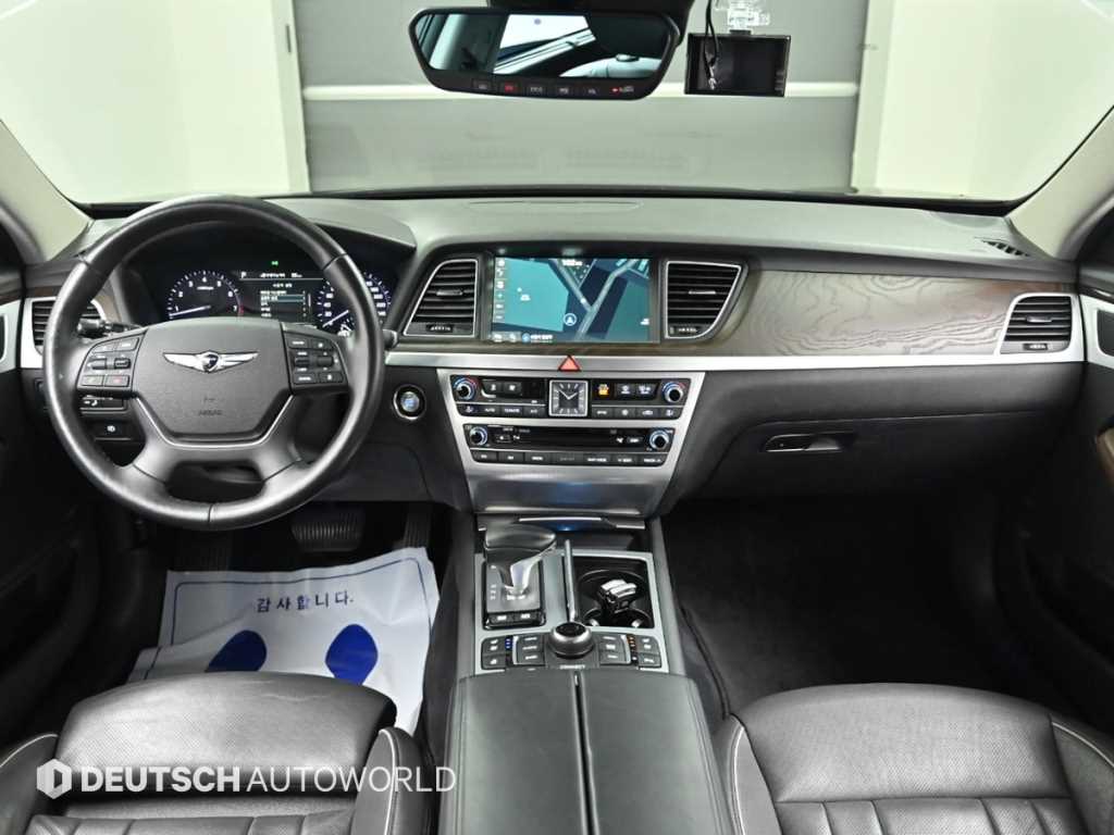 Genesis G80 — photo 07