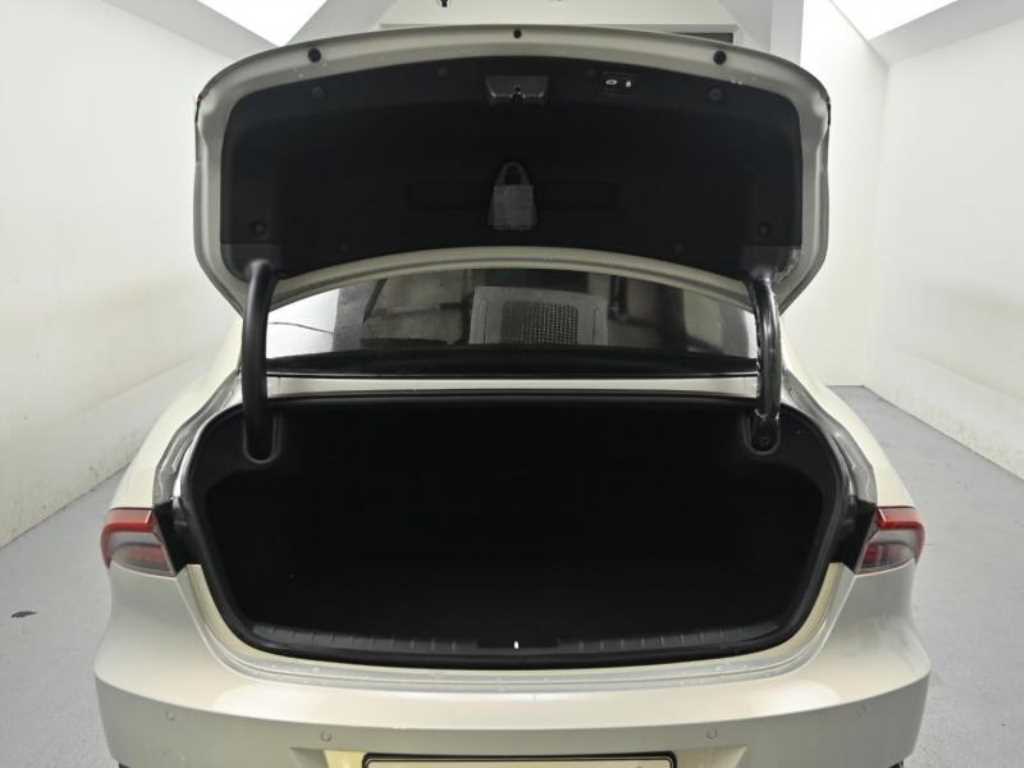 Hyundai Grandeur — photo 19