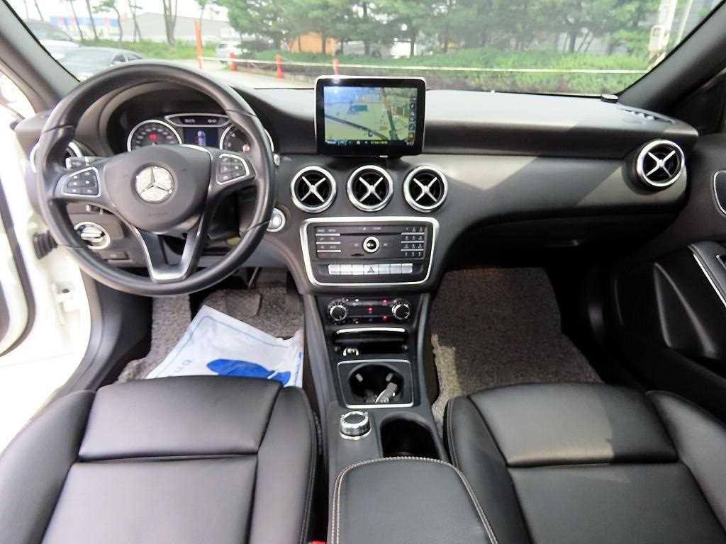Mercedes-Benz A-Class — photo 07