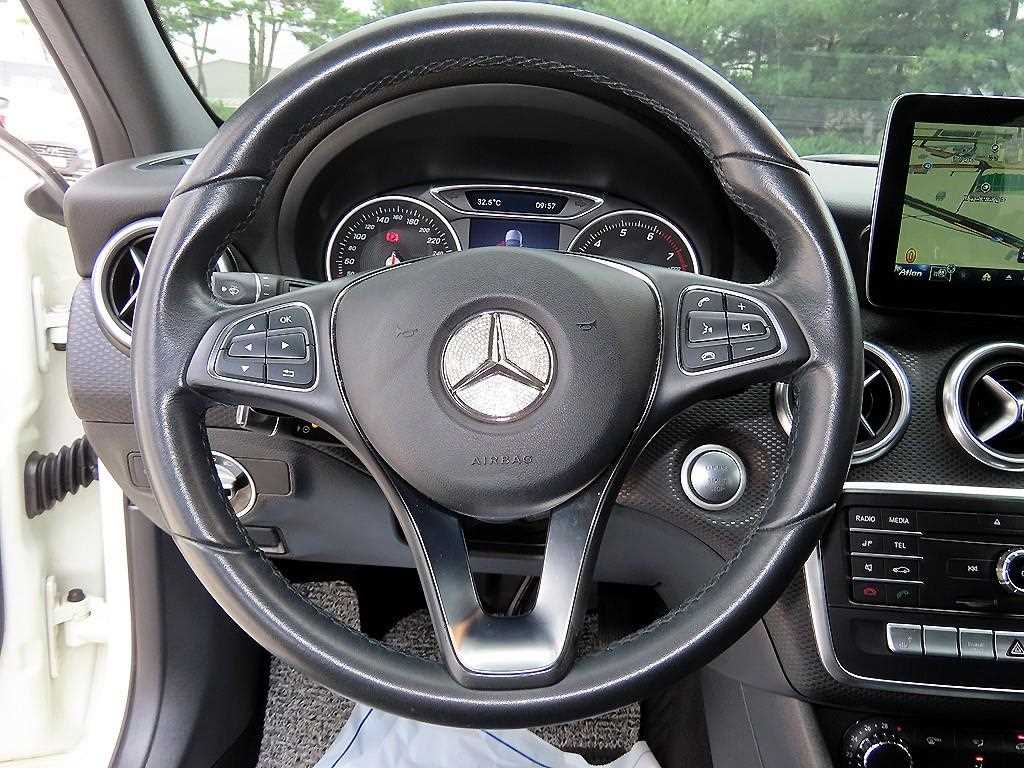 Mercedes-Benz A-Class — photo 08