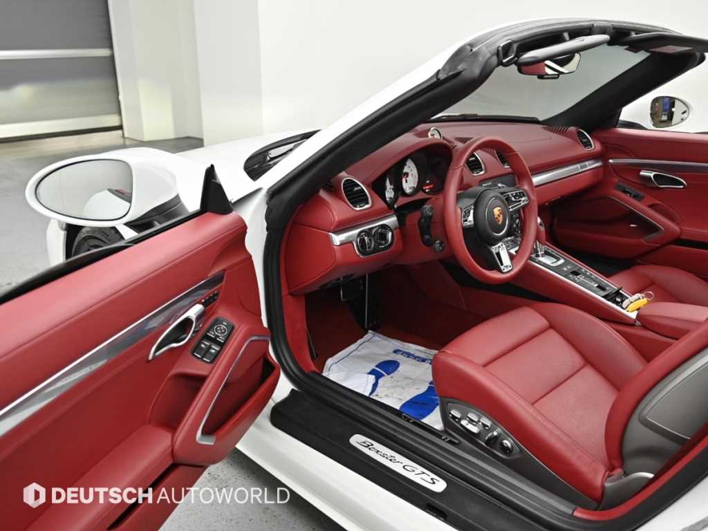 Porsche 718 — photo 11
