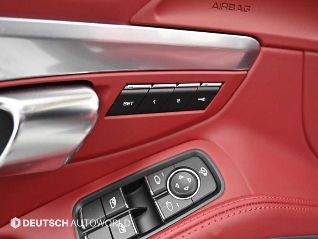 Porsche 718 — photo 16