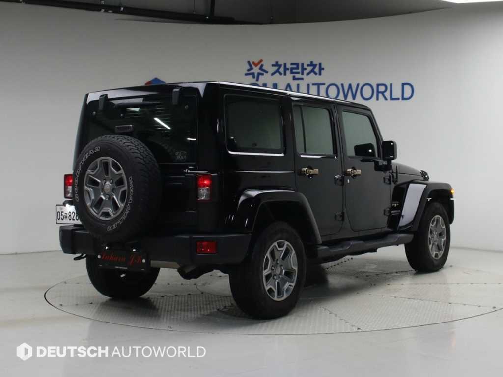 Jeep Wrangler — photo 02