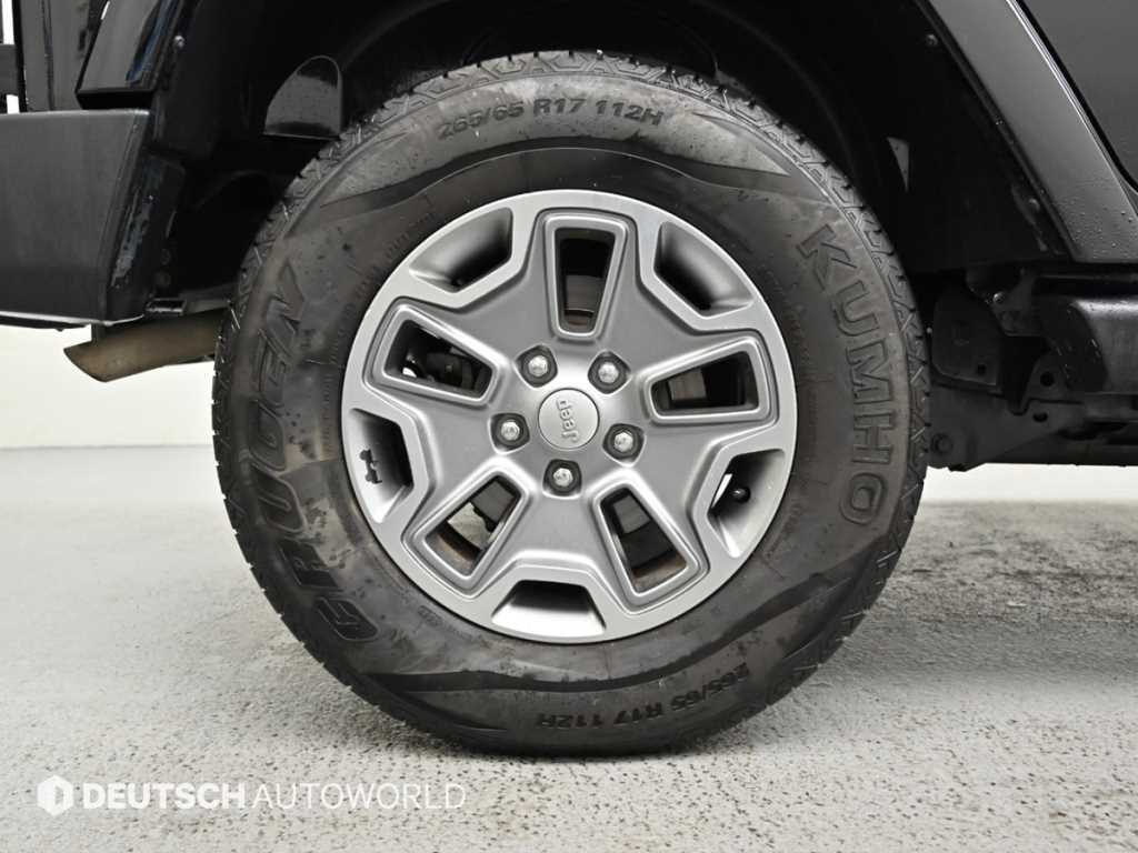 Jeep Wrangler — photo 05